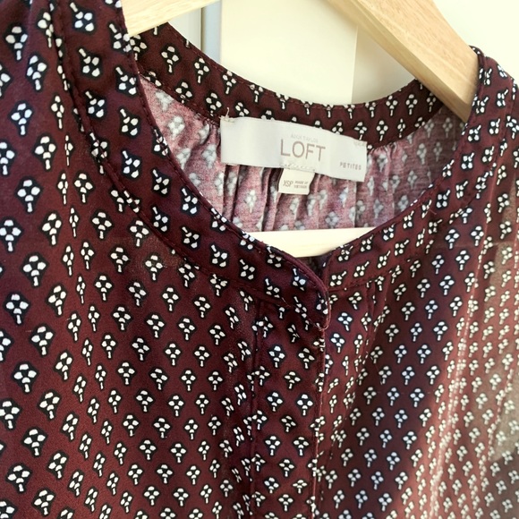 LOFT Split V-neck Sleeveless Blouse - Picture 3 of 3